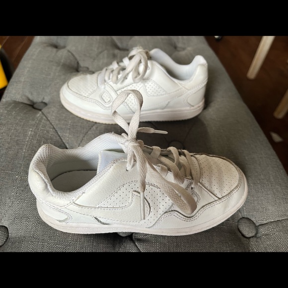 childrens white tennis shoes